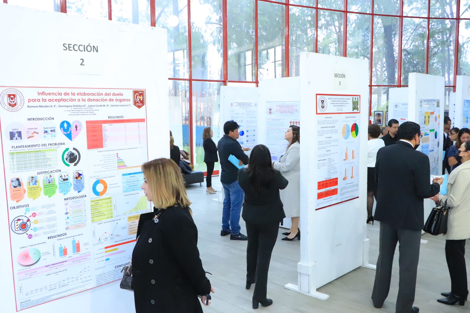 Presentan estudiantes de la UATx carteles de proyectos de investigación